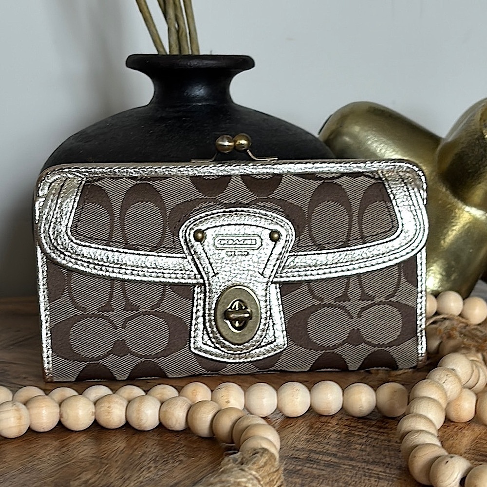 ❌❌SOLD❌❌💳💛VTG COACH Legacy Gigi Kisslock Wallet 💛💳 - Picture 14 of 14